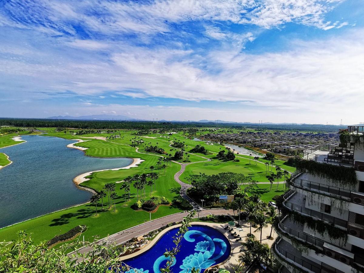 Forest City Golf Hotel Nusajaya  Exterior photo